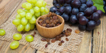 Making raisins with seed-in grapes