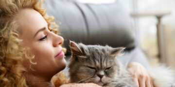 7 Signs That Show Your Cat Truly Loves You